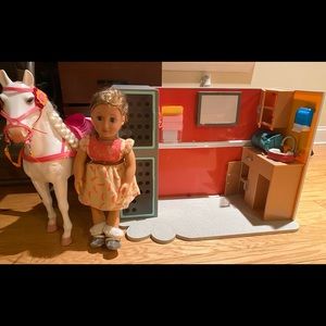 Our Generation Pet Vet Doctor Center - Doll/Horse